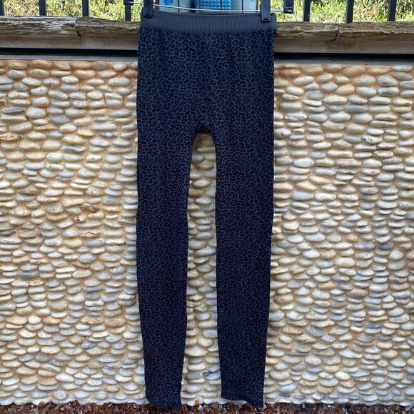 NikiBiki Soft Stretch High Waist Leopard Seamless Legging. Black EUC OS One Size - Picture 3 of 6